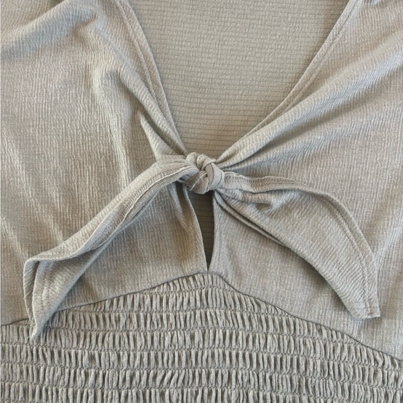 Abercrombie & Fitch Smocked Waist Tie-Front Puff Sleeve Top - Grey Size M - Picture 9 of 9